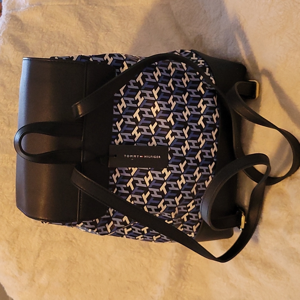 TOMMY HILFIGER Kimberly Logo Backpack ๐ - Picture 3 of 13